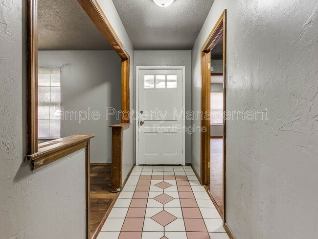 Building Photo - 4924 NW 19th St