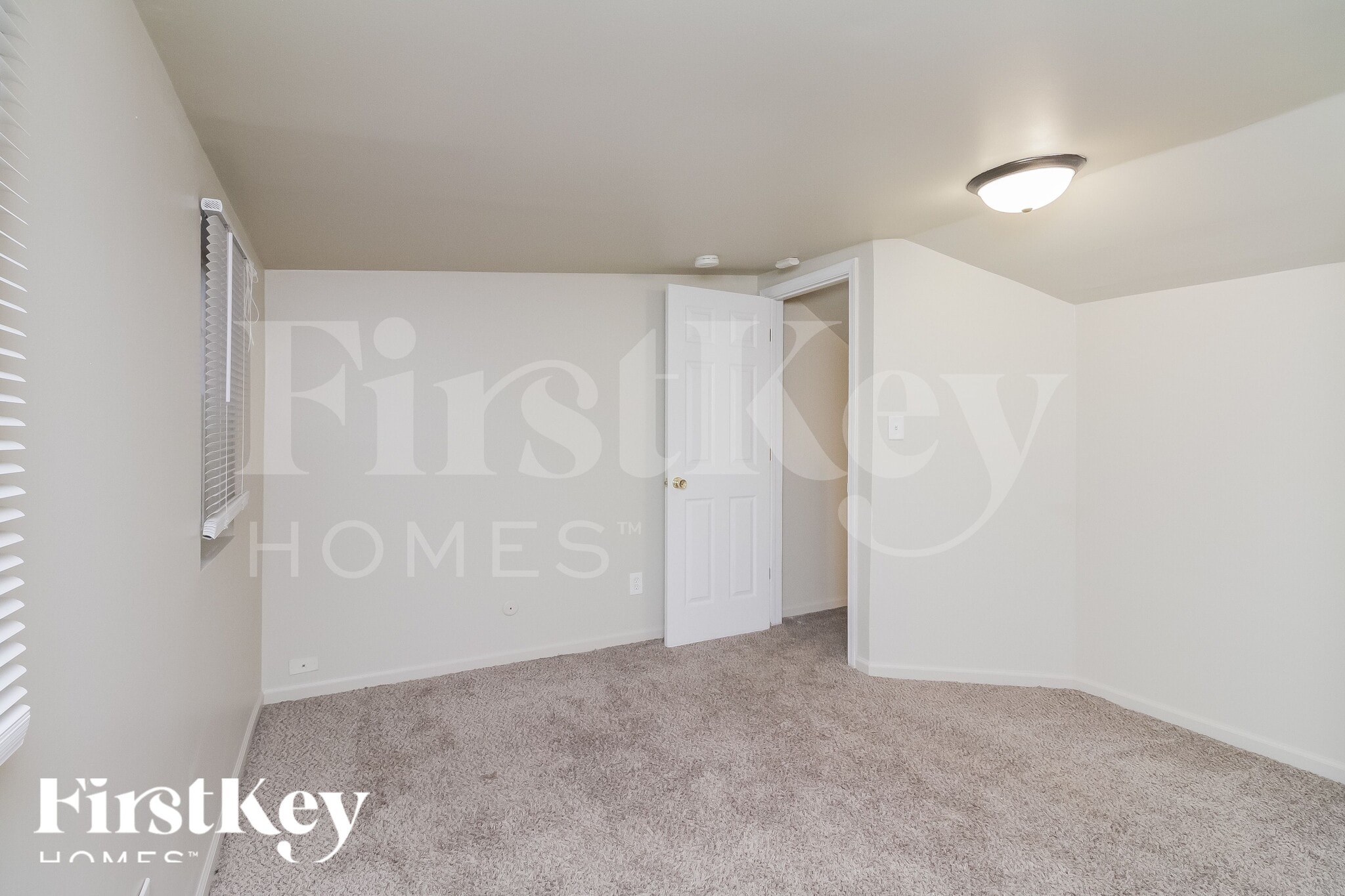 Building Photo - 1369 Hinman St