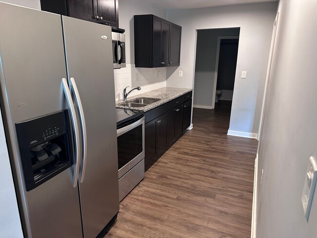 Building Photo - Affordable 2 Bedroom Duplex in Enderly Park!