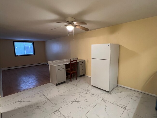 Building Photo - 134 W Main St