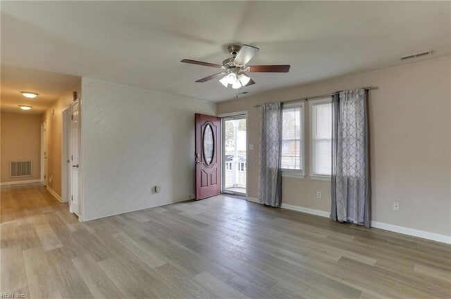 Building Photo - 829 Arondale Crescent