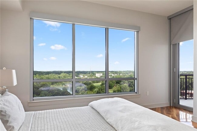 Building Photo - 222 12th St NE