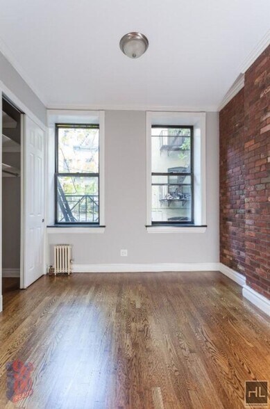 Building Photo - Mott Street