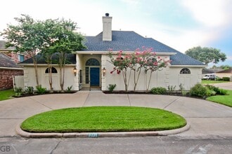 Building Photo - 3235 Country Club Blvd