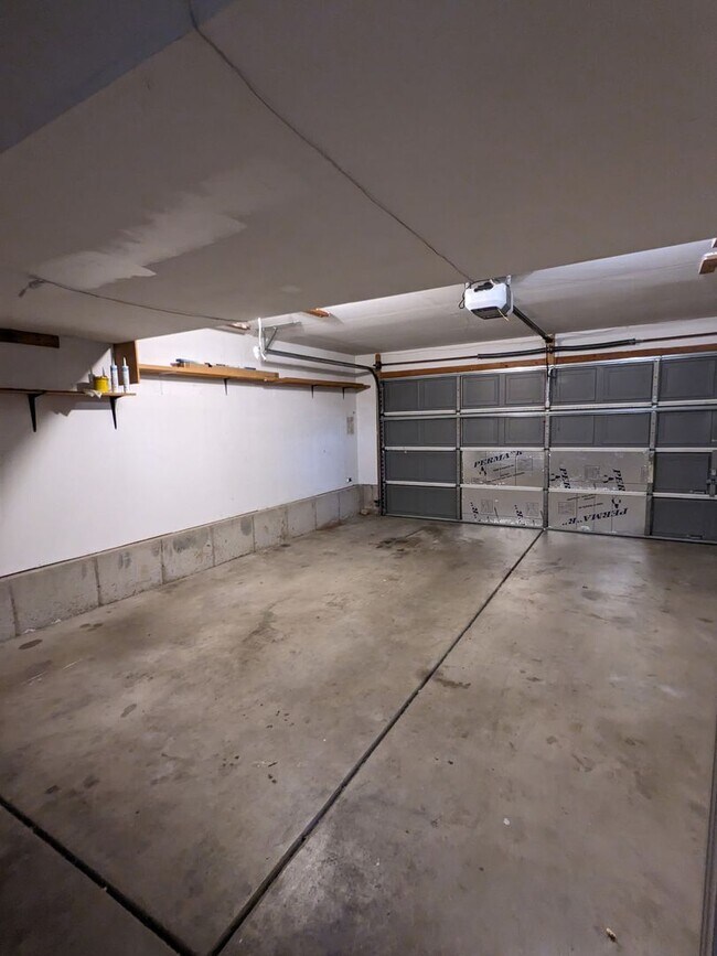 Building Photo - $1,800 Rent Credit! Spacious 5-Bed Clearfield Home with Garage & Fenced Yard