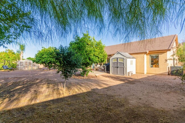 Building Photo - Spectacular 5 bdrm Home, OFFERS SOLAR ELECTRIC!