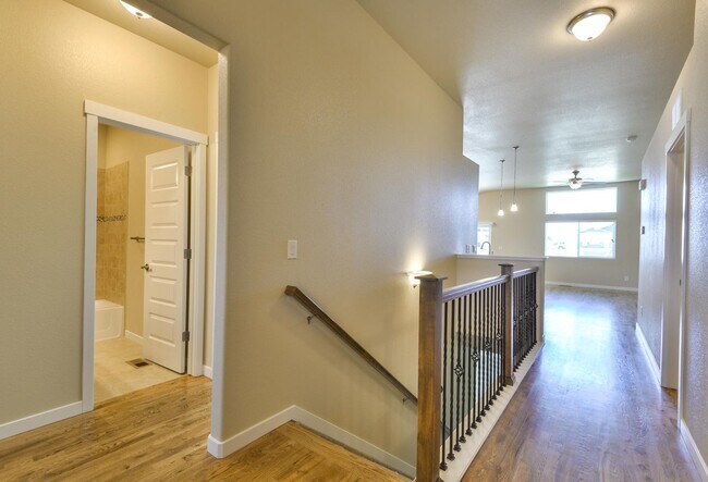 Building Photo - Beautiful 5 bed 3 bath home in the Pelican...