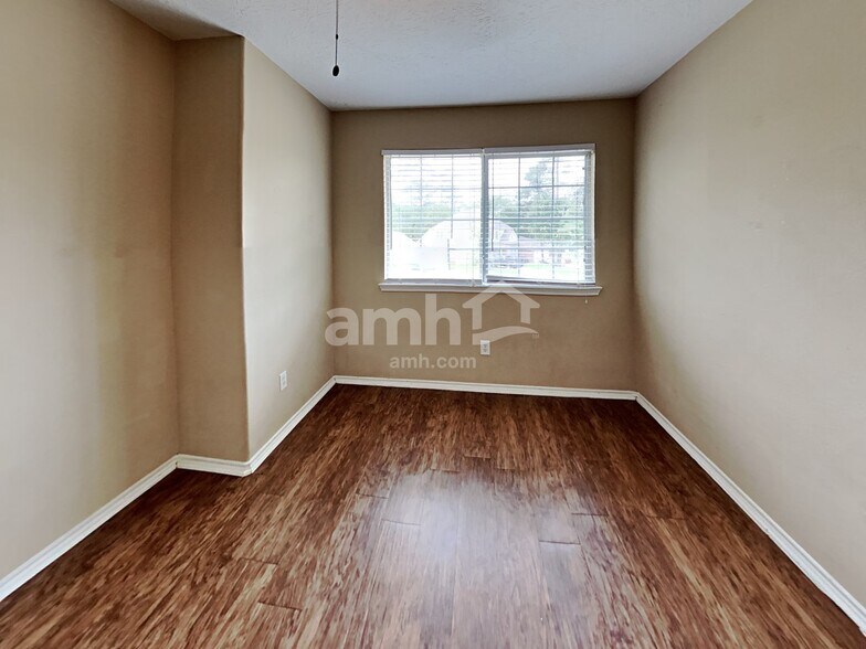 Building Photo - 706 Razee Ct