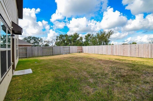 Building Photo - 5434 Logan Dale Dr