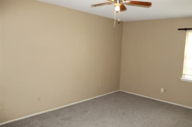 Building Photo - 2834 Hollandale Ln
