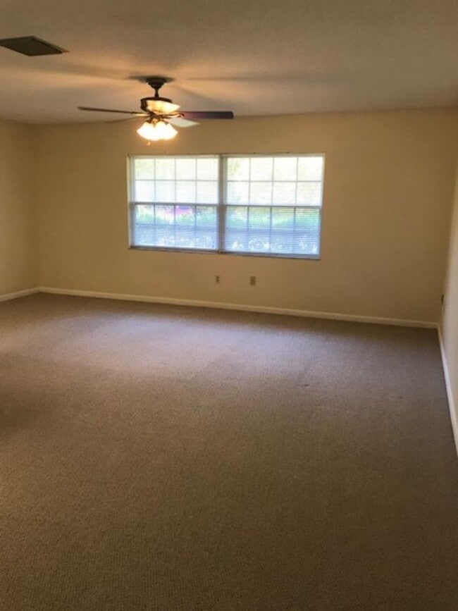 Building Photo - Charming 3/2 Home in Citrus Springs – Fenc...