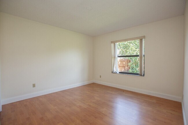 Building Photo - 4087 Waterview Loop