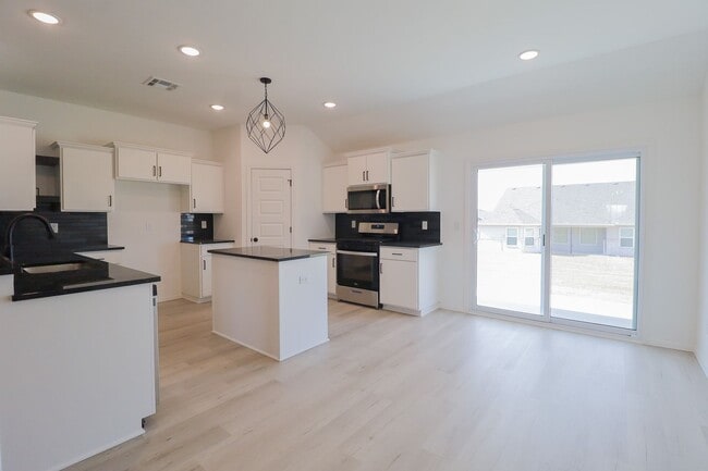 Building Photo - 4 Bed 3 Bath New Construction Simmons Home at Pine Valley Ranch