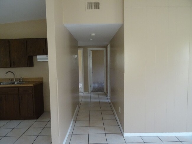 Building Photo - 3 Bed Home for Rent!