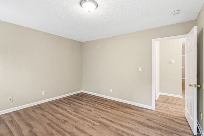 Building Photo - Welcome to this charming 4 bedroom, 2 bathroom home located in Greensboro, NC.