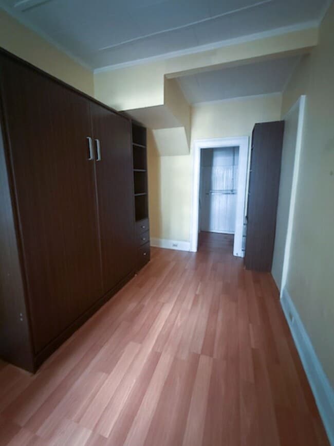 Building Photo - 30-32 Sherman St - Lakefront Living, Right in the Heart of Burlington