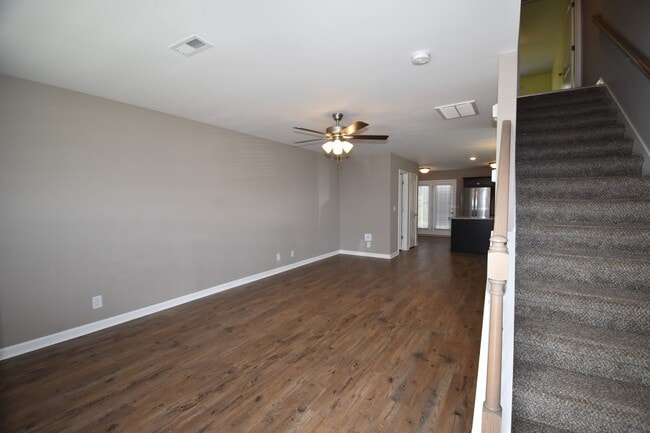 Building Photo - 2 bedroom Dog Friendly Condo For Rent Near...