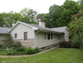 Building Photo - 108 Seneca Ln