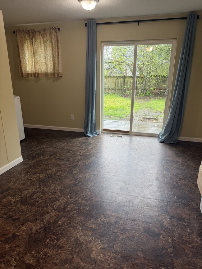 Building Photo - 6102 SE 85th Ave