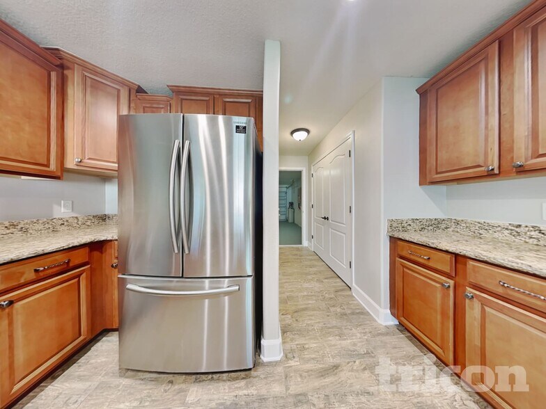 Building Photo - 15518 Telford Spring Dr