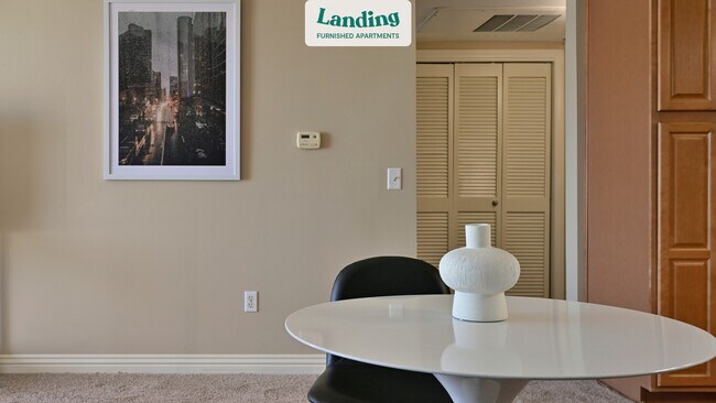 Building Photo - 818 E Flamingo Rd