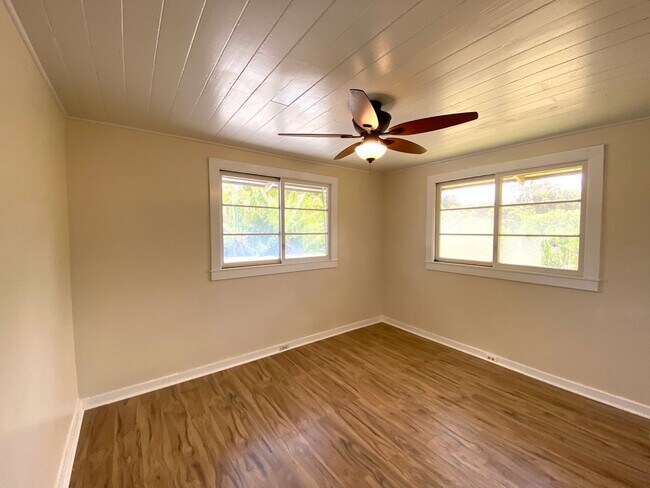 Building Photo - Charming 2-Bedroom Home in Prime Waimea Location