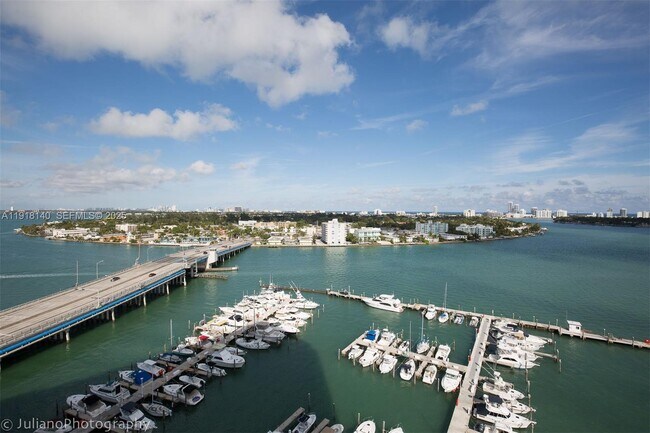 Building Photo - 7601 E Treasure Dr