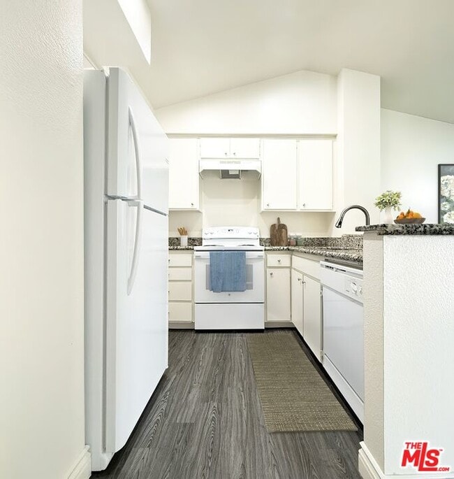 Building Photo - 1925 W College Ave