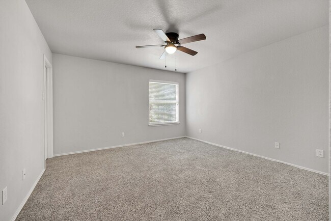 Building Photo - 439 Dandelion Bend