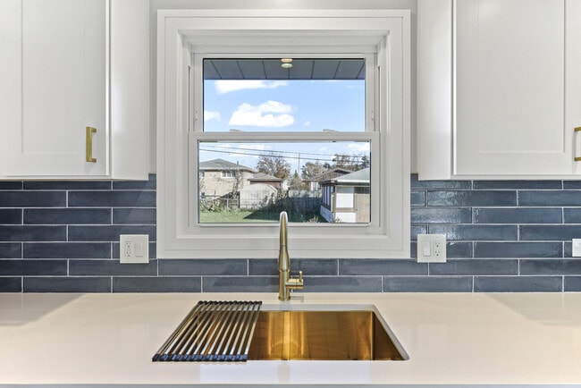 Building Photo - 8409 Newland Ave