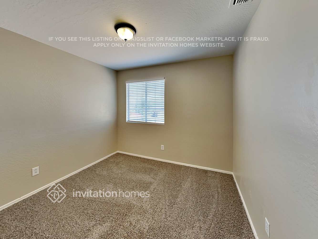 Building Photo - 11821 W Laurel Ln