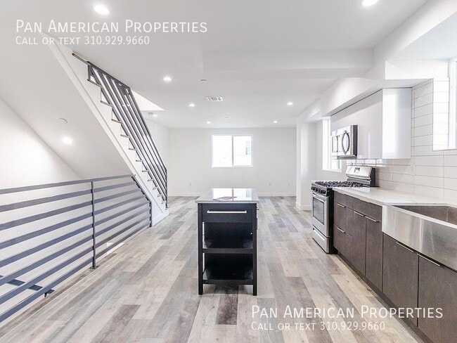 Building Photo - 1309 N Orange Dr
