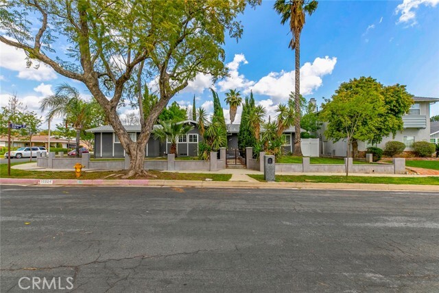 Building Photo - 10524 Canby Ave