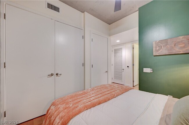 Building Photo - 353 E Bonneville Ave