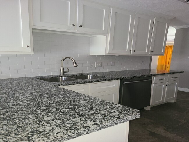 Building Photo - 1053 Willow Oaks Cir
