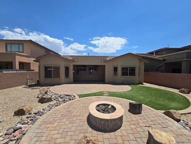 Building Photo - Must See 4 Bedroom Home in Sahuarita!  3 C...