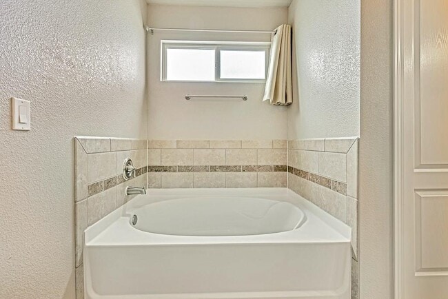 Building Photo - 3873 Loma Brisa Dr