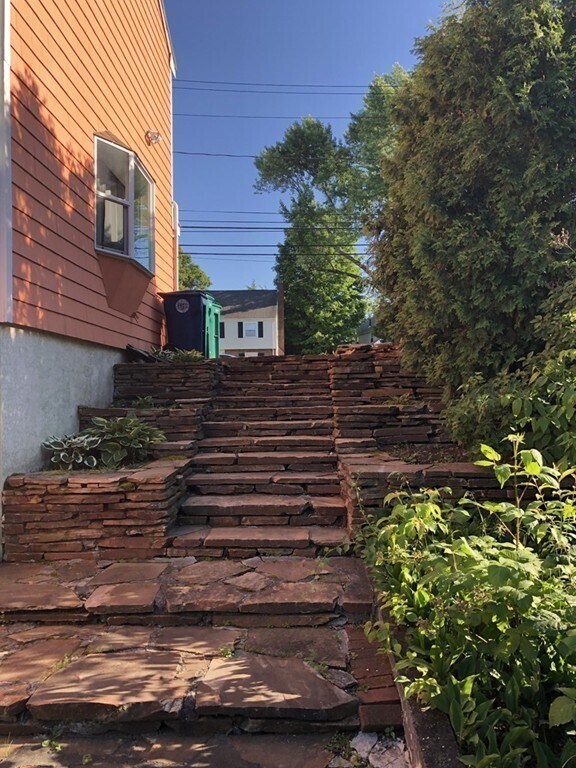 Building Photo - 479 Crafts St