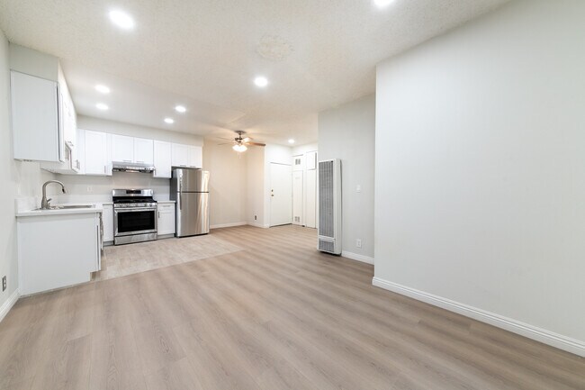 Building Photo - 1138 Grand View S St