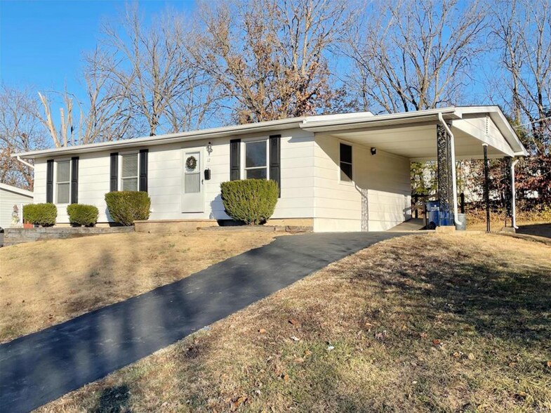 Primary Photo - 12 Circle Dr