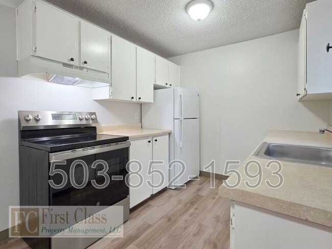 Building Photo - 3618 SW Beaverton Hillsdale Hwy