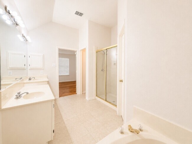 Building Photo - 709 Ridgemont Dr