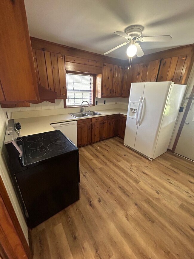 Building Photo - 3/2 House in Jamestown/Lindale $1,495