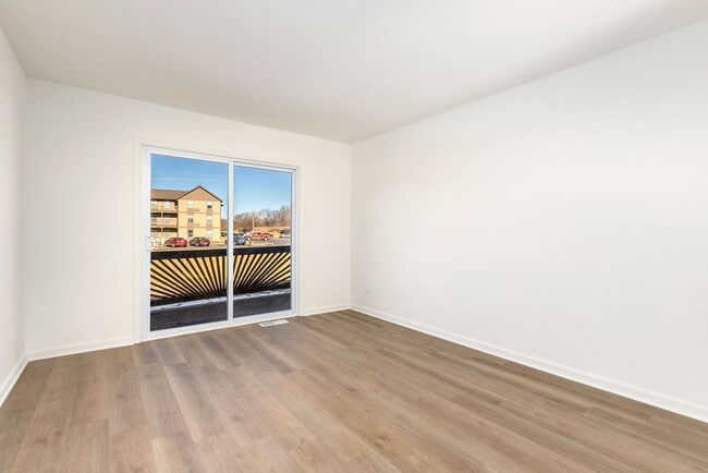 Building Photo - Spacious Duplex in Johnson County