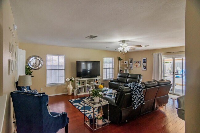 Building Photo - 1117 Del Roy Dr