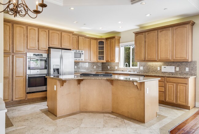 Entertainer's Kitchen - 513 N Juanita Ave