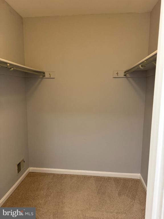 Building Photo - 12859 Valleywood Dr