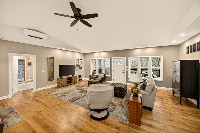 Building Photo - 860 Humbug Creek Rd