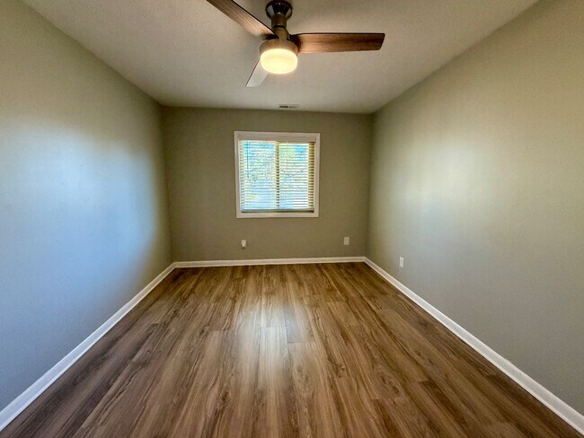 Building Photo - 1128 Southwood Dr