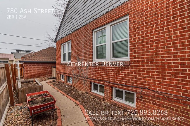 Building Photo - Renovated 2 Bed 2 Bath Duplex with Finishe...